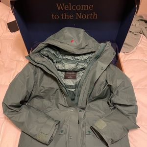 Like new mens large Winter parka by Askov Finlayson. Boreal green.